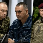 Олександр Сирський, Олексій Неїжпапа та Олег Апостол у військовій формі підтримують головнокомандувача ЗСУ і закликають не політизувати армію